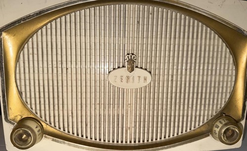 Vintage Zenith Tabletop Radio with Volume and Band Controls - Afbeelding 2 van 8
