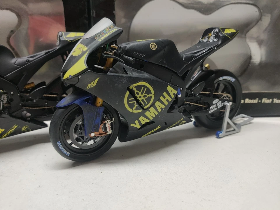 Yamaha YZR-M1 Rossi 2007 1/12 Défauts Épaves Pièces Détachées Uniquement - Photo 4/4