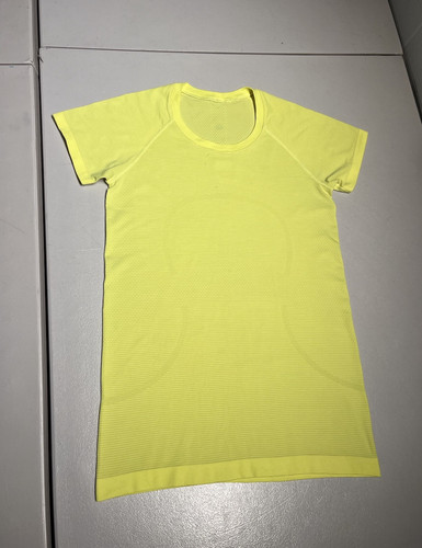 Lululemon Top Women's 8 Yellow Fitness Run Swiftly Vent Shirt Gym Yoga