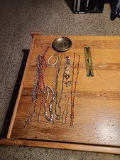 Ensemble De Bijoux Et Chapelets De Seconde Main