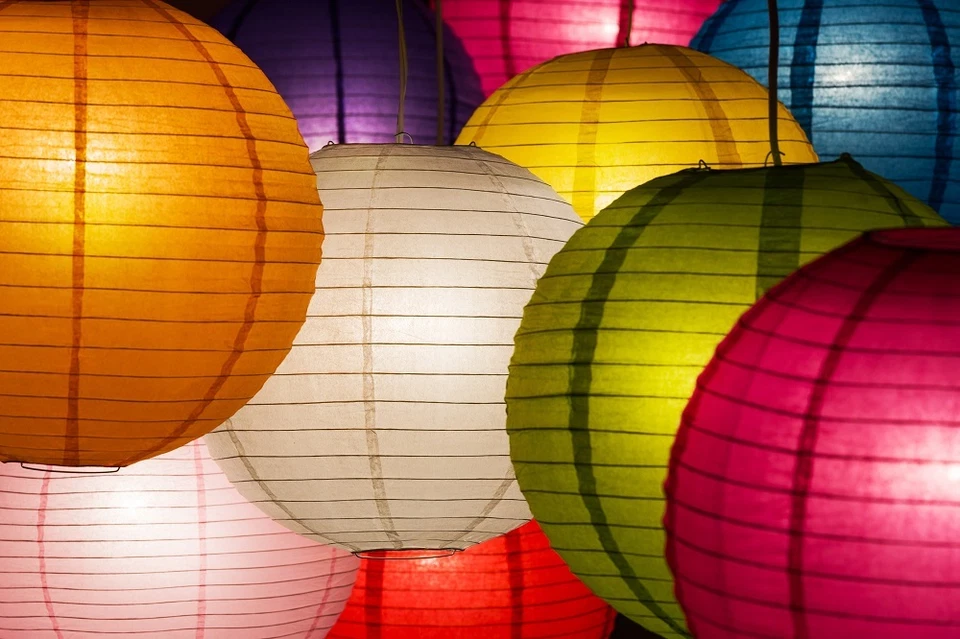 (Juego de 3) Linternas de papel lavanda para fiesta boda - tamaños de 12", 16" y 20" Foto 3 de 3