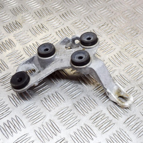 MERCEDES-BENZ C W205 C220 BlueTEC ABS Pumpenhalter Halter A2054312240 120kw 2015