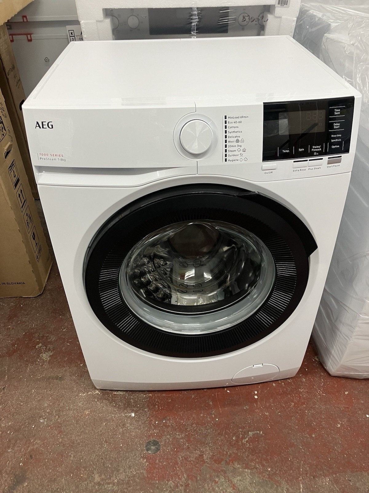 AEG LFR71864B FREE STANDING 8KG WASHING MACHINE