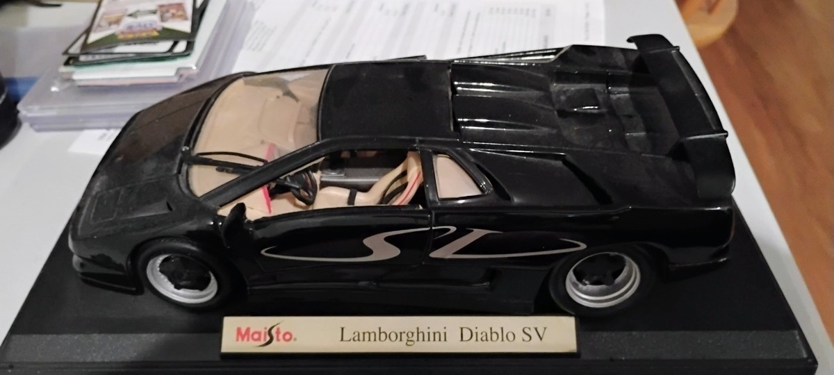 Lamborghini Diablo SV Black 1/18 Diecast Model Car by Maisto