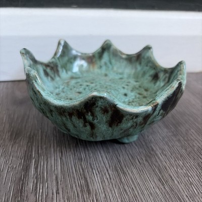 Vintage Schale mit gewellter Keramik glasiert Stern Schmuckschale blau