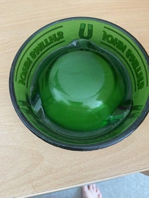 John Smith's runder grüner Glasaschenbecher