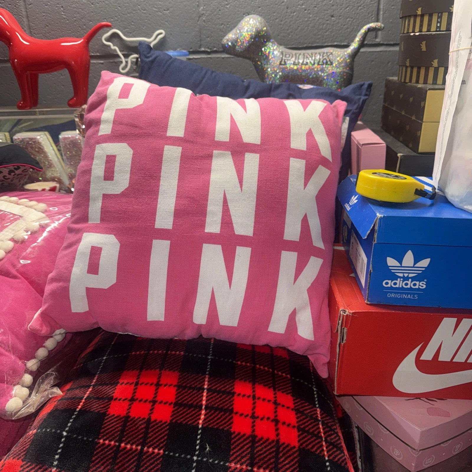 VS pink Chevron Pillow