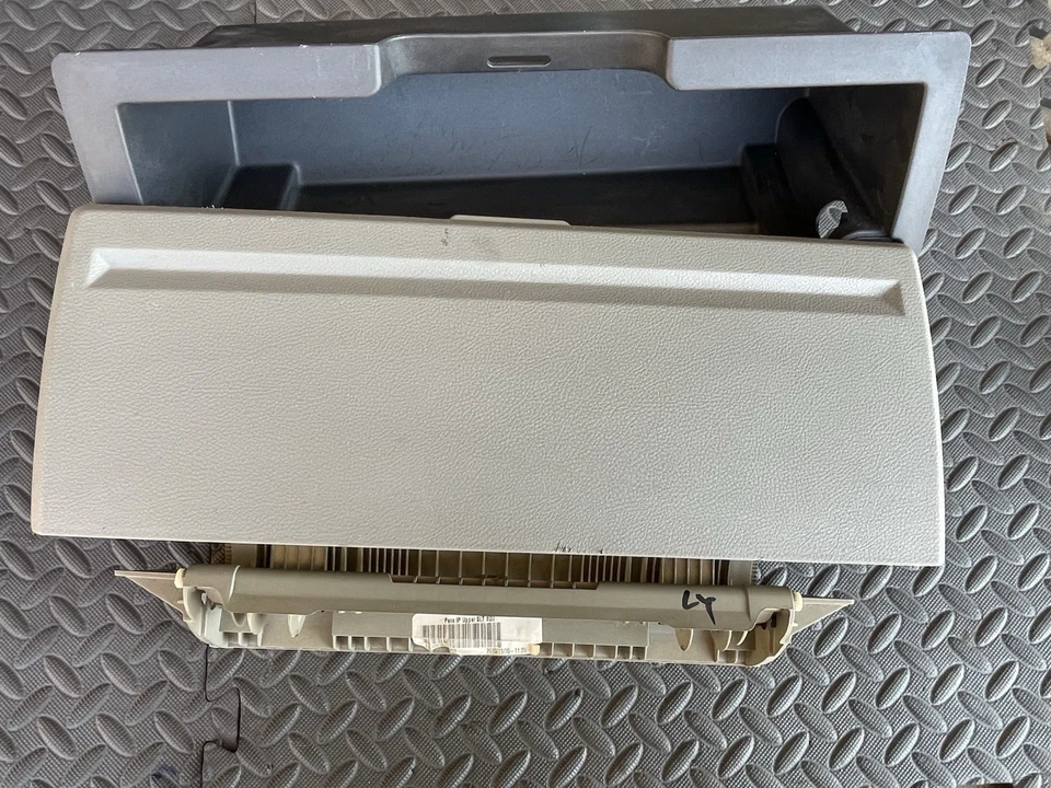 Guantera superior para pasajeros RAM 1500 2500 3500 2013-2018 puerta MJV3 Foto 2 de 4