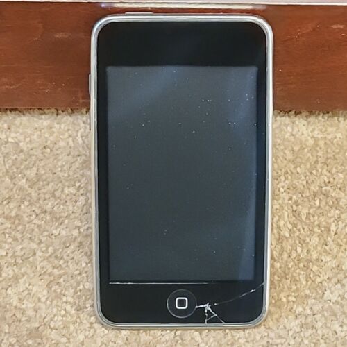 Apple iPod Touch 32GB 3rd Gen MC008LL A1318 FUNCTIONAL RESET CRACKED SCREEN - Picture 12 of 16