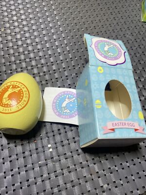 White House Easter Egg Roll 2011 Souvenir Egg In Box Bunny Cartoon (Yellow/red)
