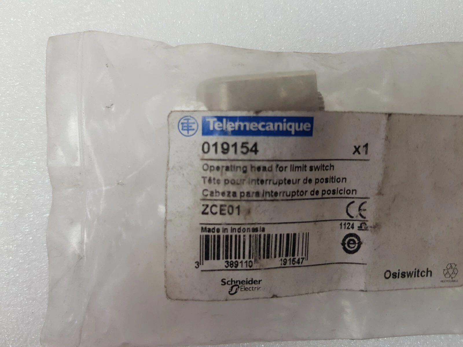 Telemecanique label: 019154 x1, operating head for limit switch, ZCE01, Made in Indonesia