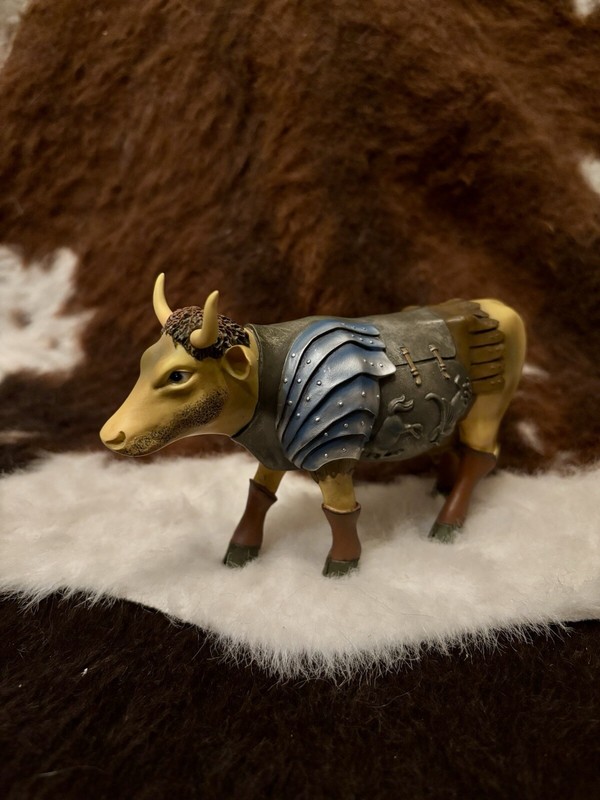 2002 Cow Parade Item #7249 “Gladiator Cow” No Tag No Box Ships Insured