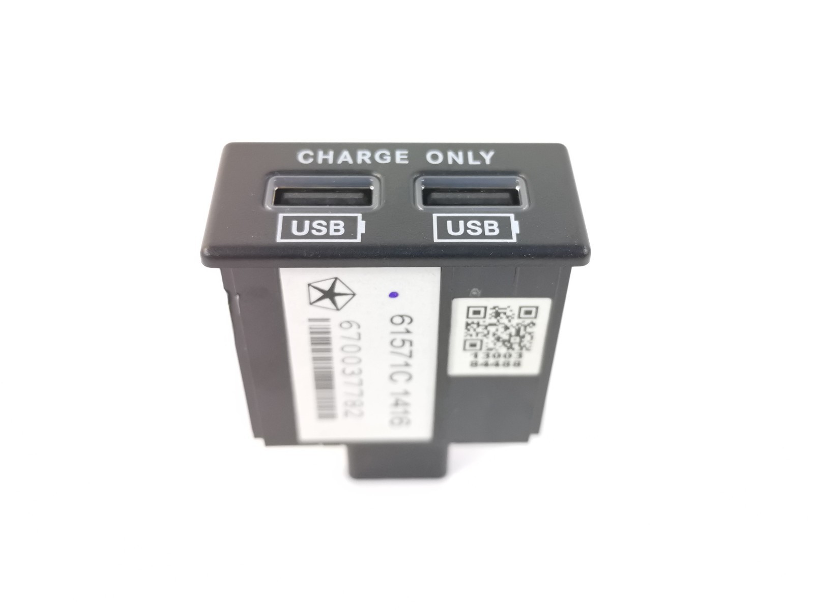 MASERATI LEVANTE S 3.0 2017  Rear Center Console USB Charging Port 670037782 OEM