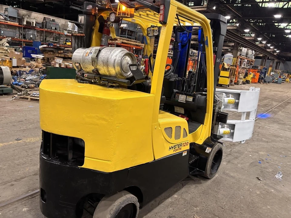 12,000 POUND HYSTER S120FTPRS FORKLIFT WITH 72" CASCADE CLAMP - Image 3 of 4