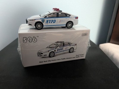 Greenlight NYPD Ford Fusion + 596 NYPD Traffic Ford Fusion 1:64