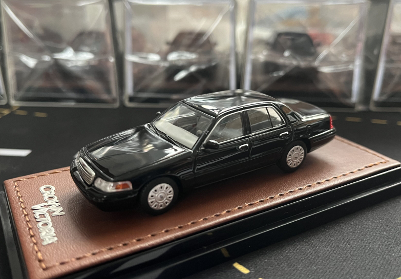 GOC 1/64 フォード クラウン ビクトリア ブラック GOC 1/64 Alloy diecast car model Ford Crown Victoria Black