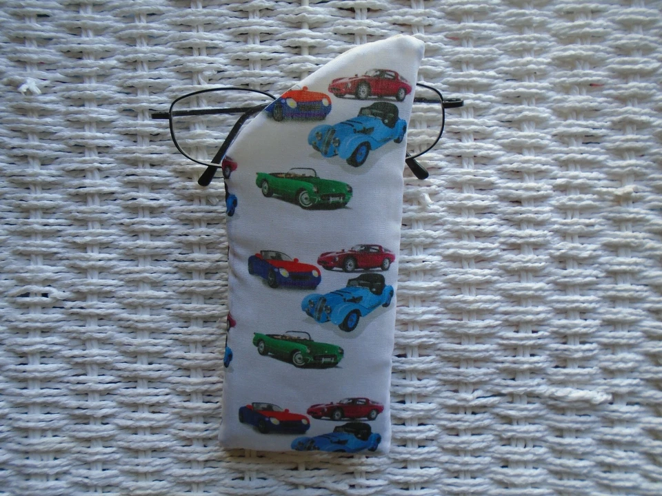 TRENDING TEXTILES Classic Cars Glasses Case Padded Vison Storage Cases Gift Birthday Car Motor Uk
