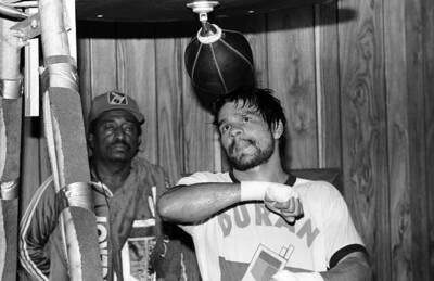 Roberto Duran Works The Speed Bag As He Trains BOXER BOXING OLD PHOTO
