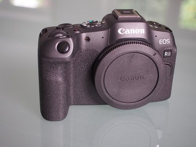 Canon EOS R8 Body schwarz,   800 Auslösungen, 9 Monate alt, top Zustand