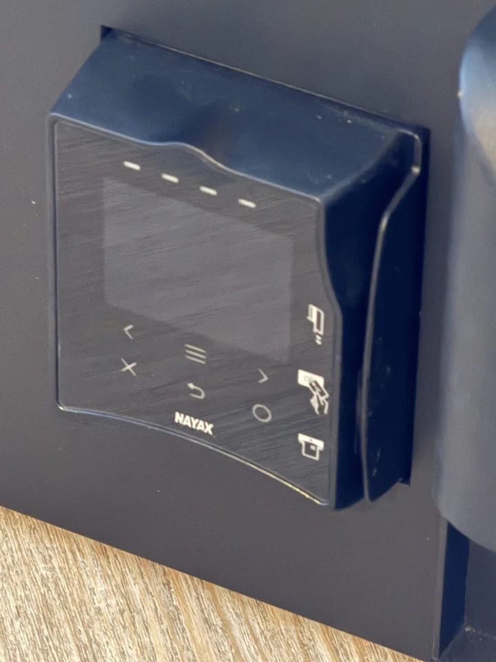 电子烟自动售货机待售 - 15.6" 触摸屏 智能自动售货机 黑色 — 第 4/4 张图片