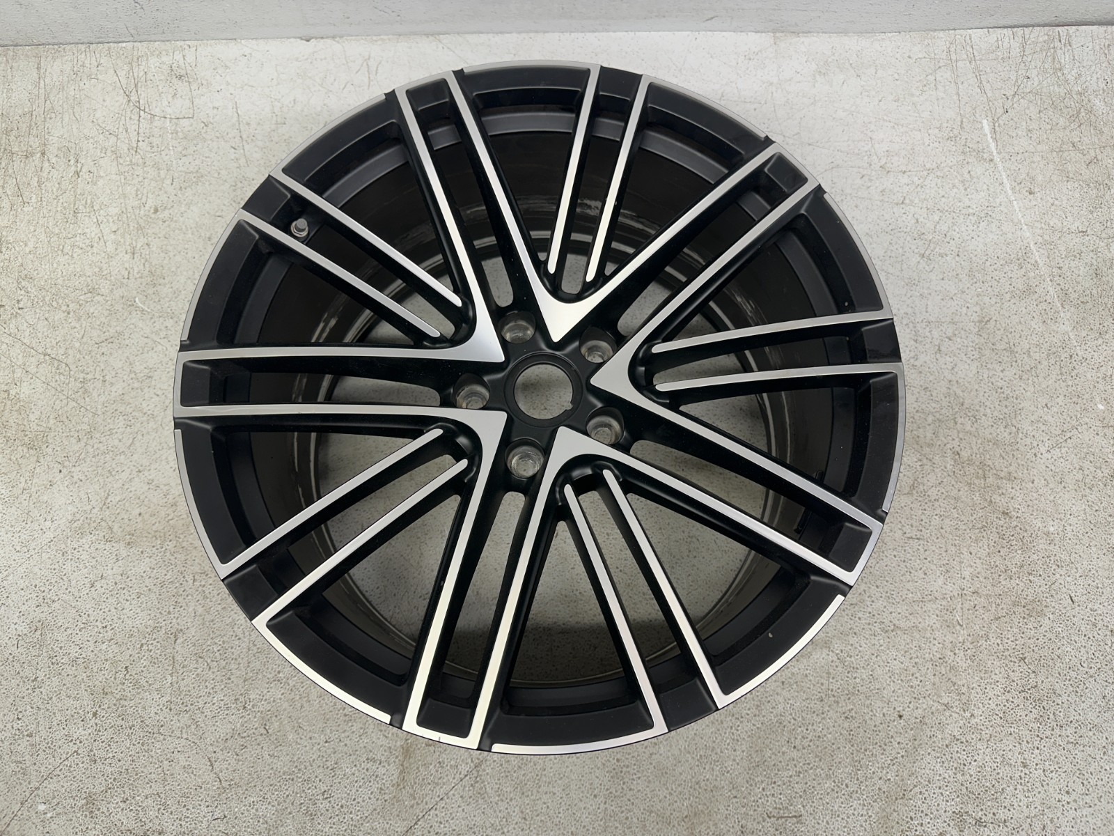 2024 2025 ASTON MARTIN DB12 REAR WHEEL RIM 21X11.5 ET44 ALLOY 11,5x21 OEM 24 25