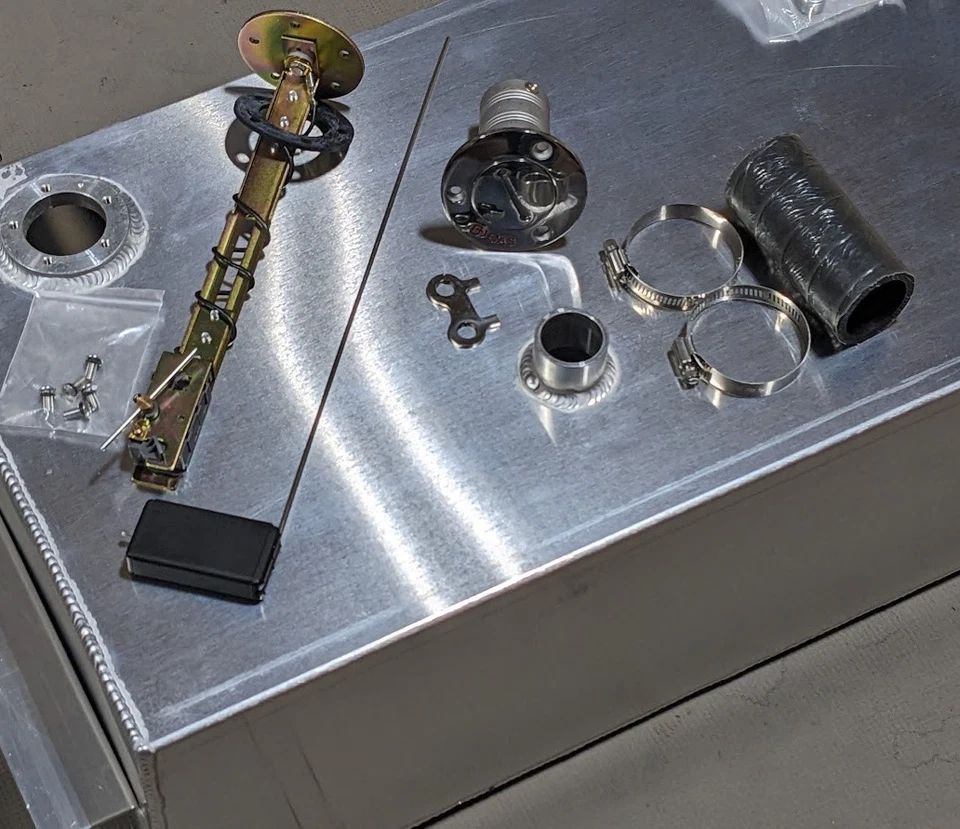 Camión Chevy 3100 1955-59 1/2 tonelada 15 galones aluminio tanque gasolina plataforma llenado Foto 2 de 4