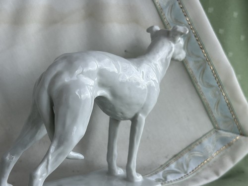 Schöne Meissen Figur als Wachender Hund - Bild 11 von 16