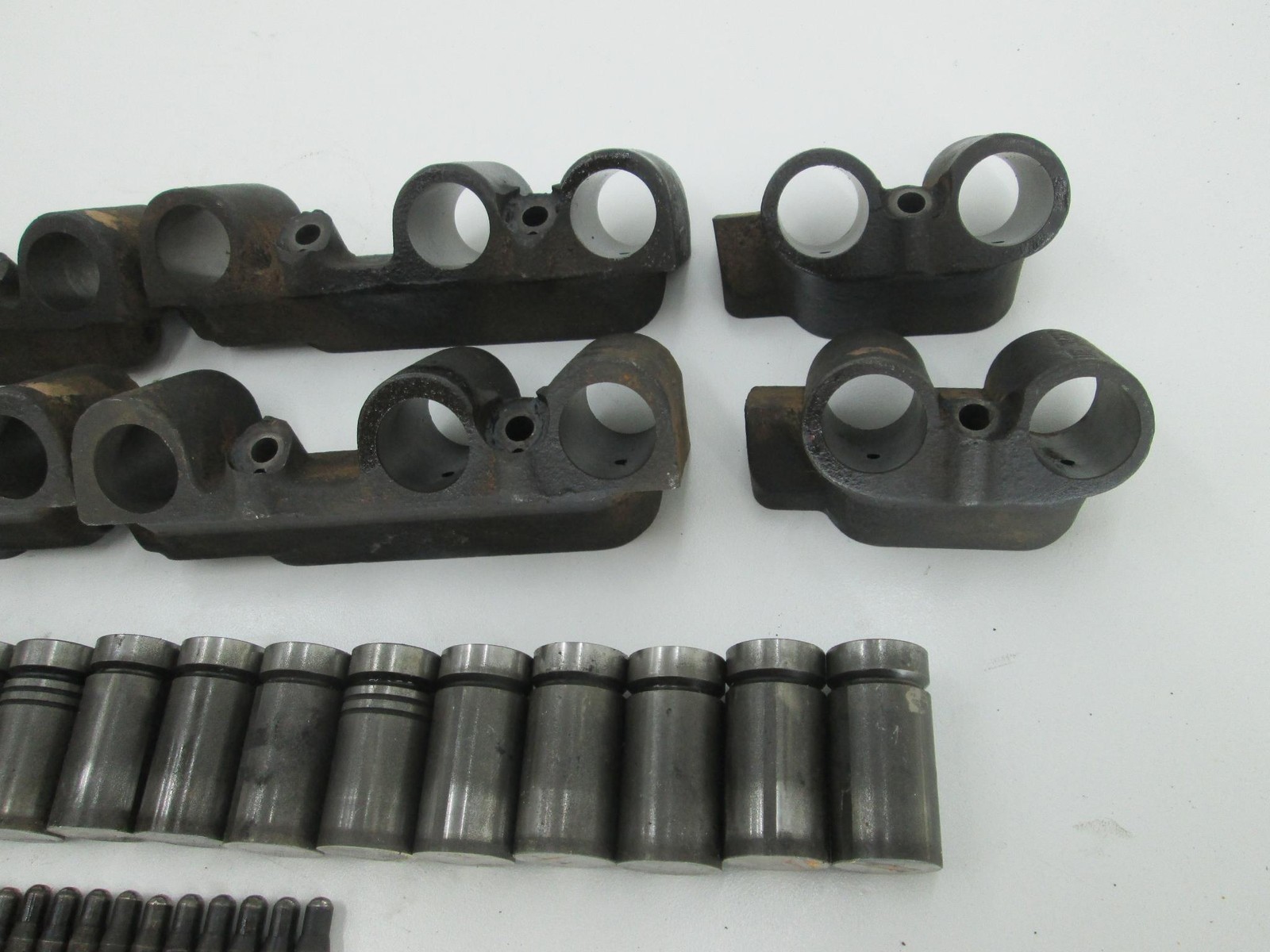 Rolls Royce Silver Shadow Bentley T1 lifters housings push rods (USED)