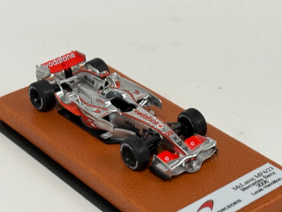 1/43 McLaren MP4/23 de la temporada 2006 F1 Lewis Hamilton base de cuero JPN141 Foto 4 de 4