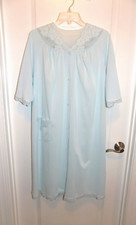 VTG SHADOWLINE Blue Nylon Long Robe Medium Lace Rosebuds 70s 80s 3/4 Sleeve Gown