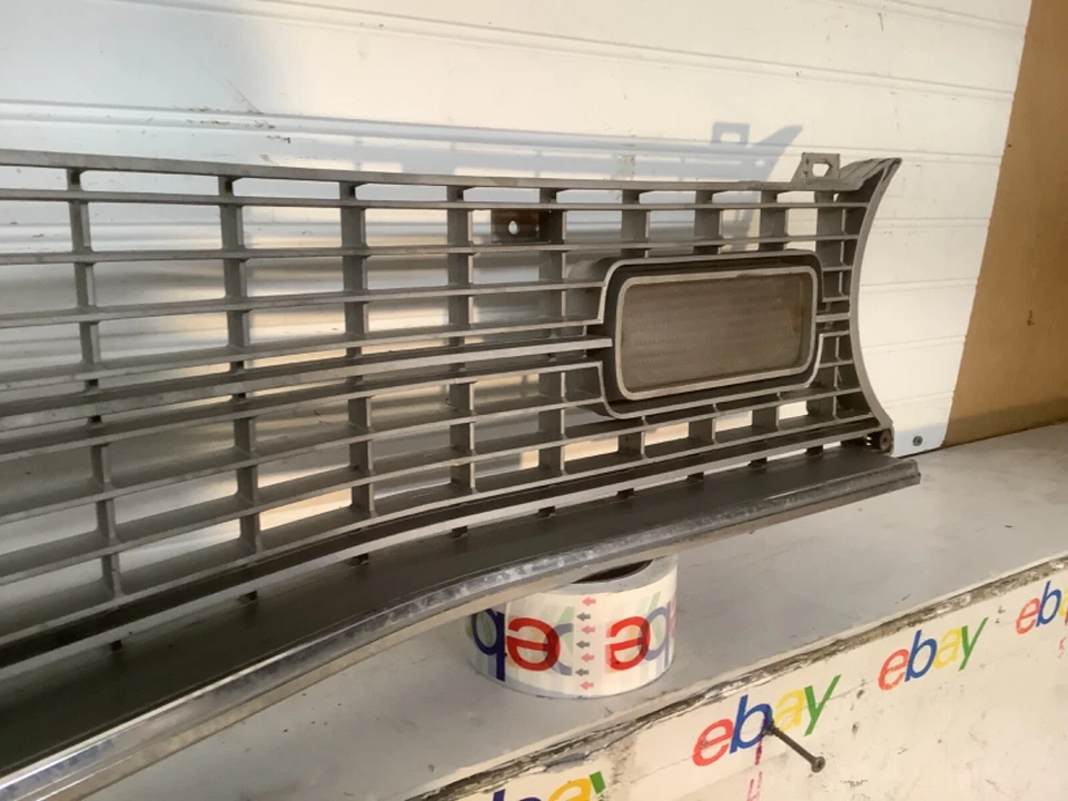 Dodge Dart Grile Mopar 1973 1974 luces de estacionamiento molduras cromadas relleno de parachoques fabricante de equipos originales Foto 4 de 4