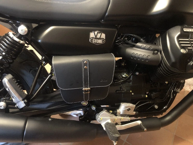 Borsa fianchetto in pelle nera specifica per MOTO GUZZI V7 III, V7 850, GUZZI V9