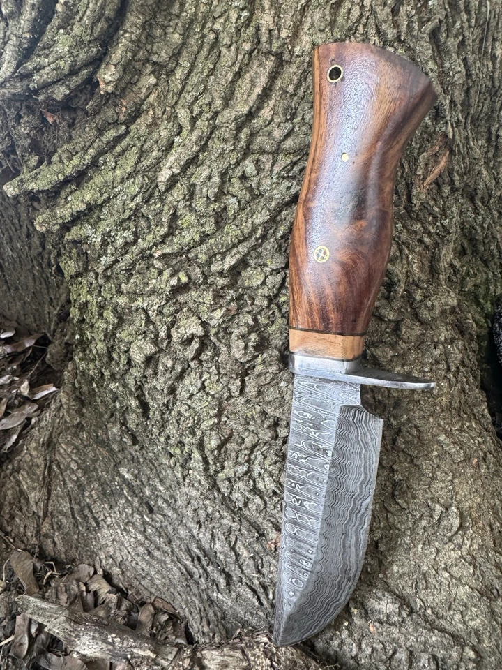 Cuchillo de caza de acero Damasco hecho a mano para exteriores Foto 3 de 4