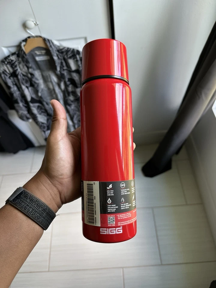 Supreme SIGG 0.75L Vacuum Insulated Bottle Red - Image 2 of 4