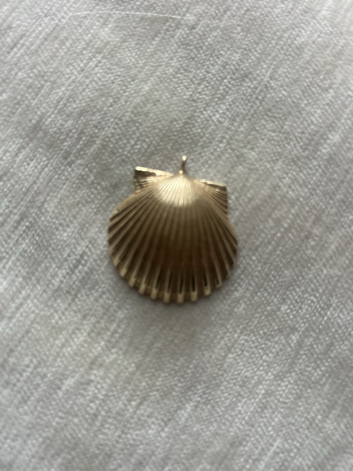 13k  Yellow Solid Gold Large Shell PendantCharm 8… - image 3