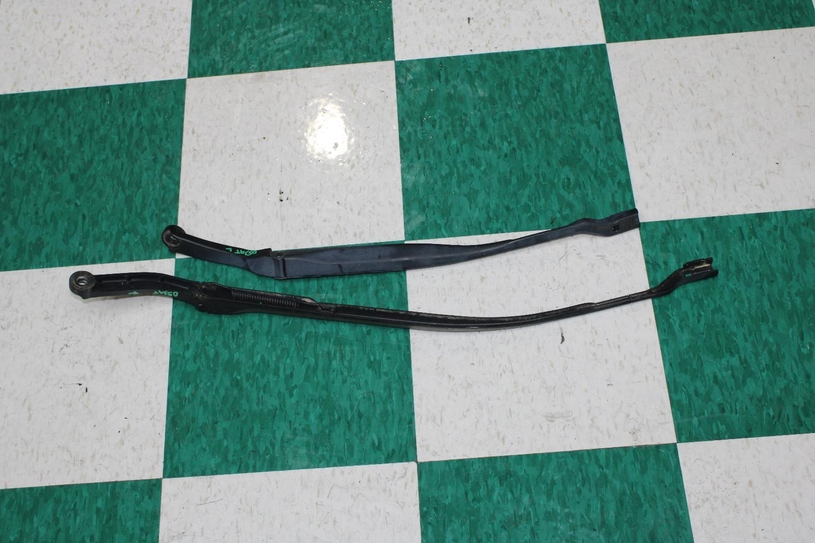 Maserati Ghibli 2014-2020 Front Right Windshield wiper sets Pair