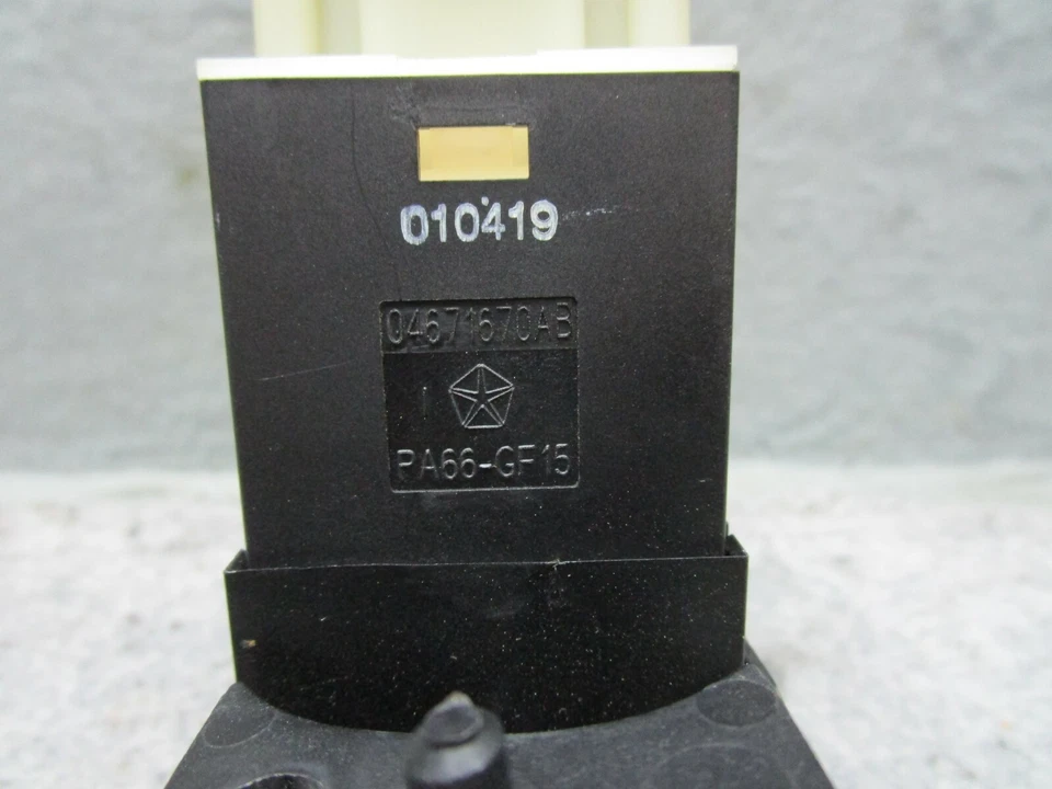 01 02 03 04 2001 2002 2003 2004 Chrysler PT Cruiser Multi-function Switch Panel - Image 3 of 4