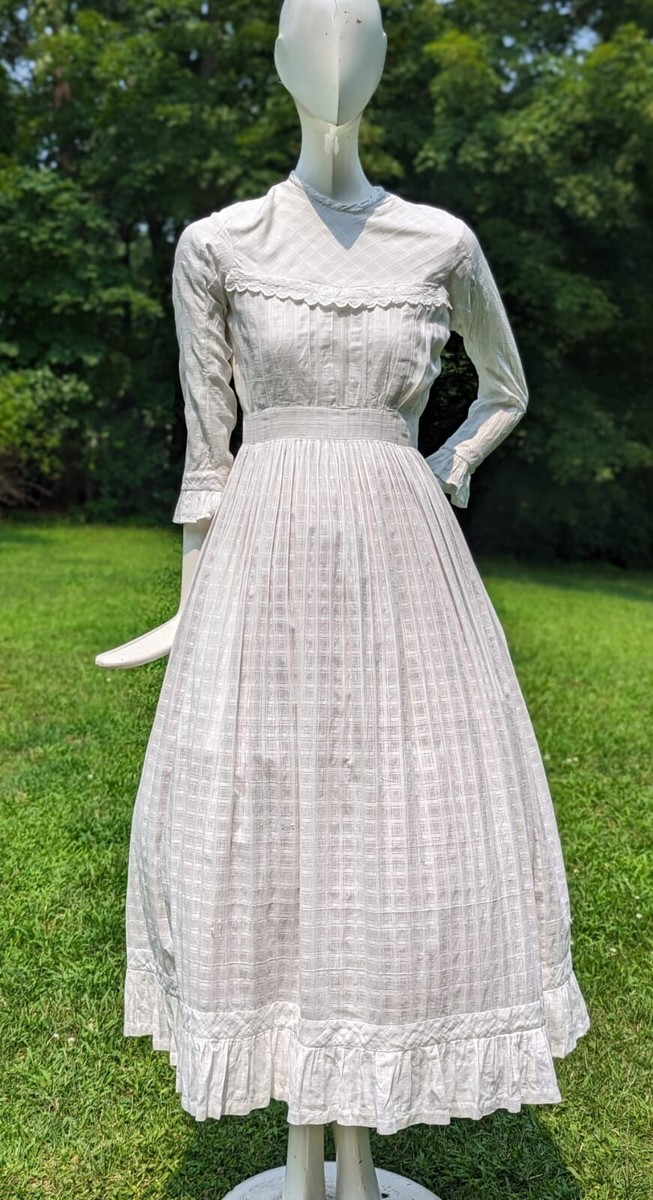 VICTORIAN 19TH C WHITE WINDOWPANE COTTON DRESS W MATCHING LONG SASH