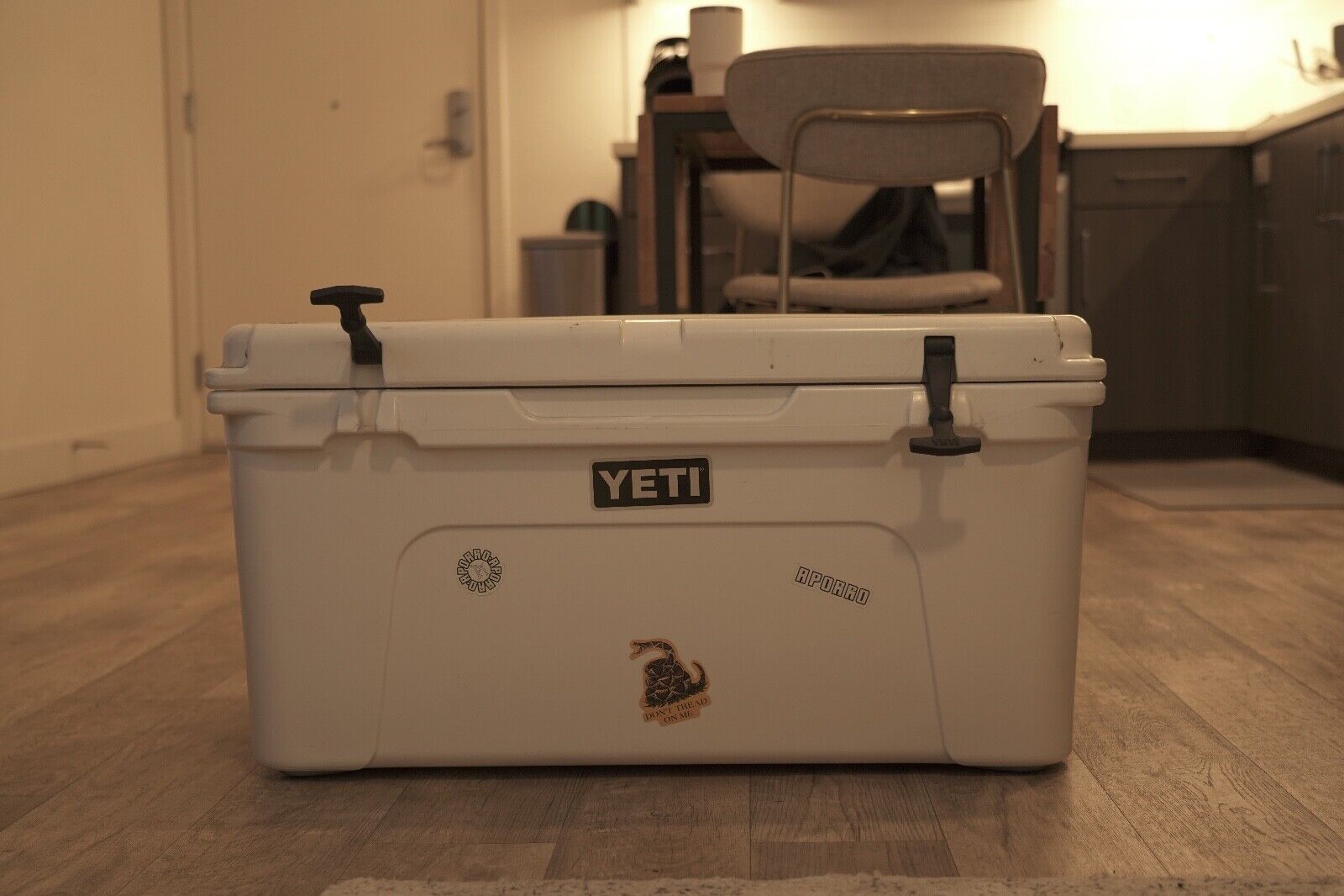 YETI COOLER TUNDRA 65L YELLOWSTONE MAMMOTH WITH BULL ELK WHITE