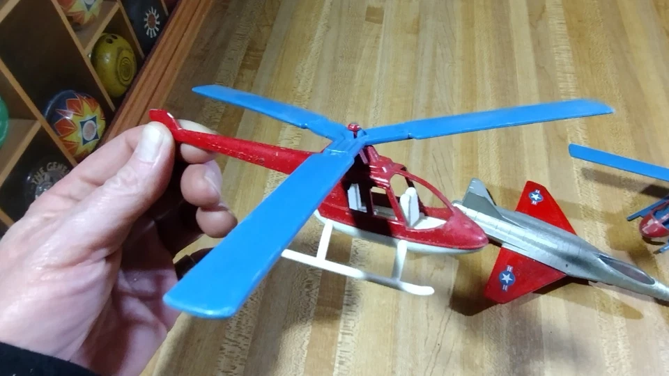 Lote de juguetes Tootsie de colección, (2) helicópteros, avión a reacción, ¡años 70! Foto 3 de 4