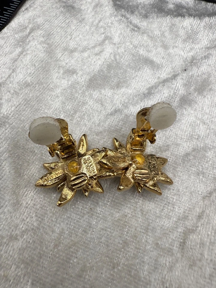 Pendientes de colección Nolan Miller flor Navidad flor esmalte firmado clip Foto 3 de 4