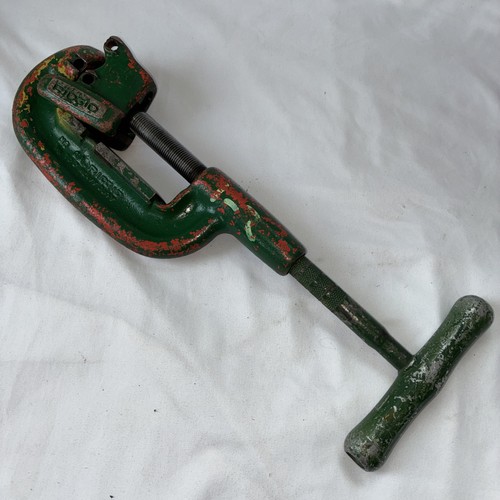 RIDGID 2A Adjustable Heavy-Duty Pipe Cutter N 1/2