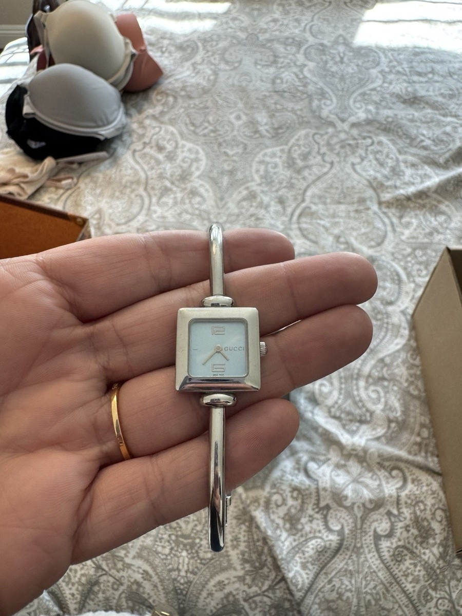 Near MINT GUCCI 1900L 19mm Gold Dial Quartz Woman's Vintage Watch