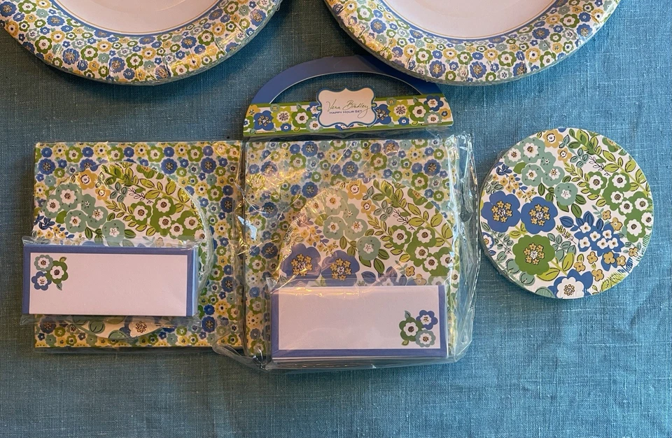 Vera Bradley Lote de Suministros de Fiesta 118 Artículos en Total Platos de Prado Inglés Servilletas Foto 2 de 4