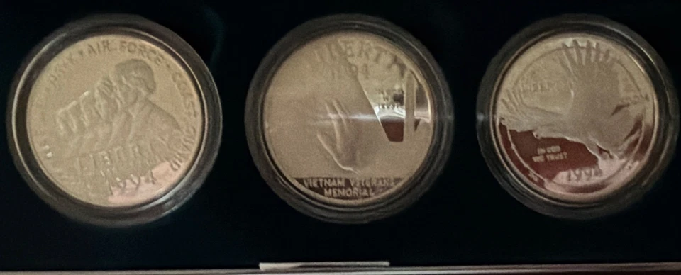 1994-P US MINT VETERANS COMMEMORATIVE SILVER DOLLAR 3-COIN PROOF SET - Image 3 of 4