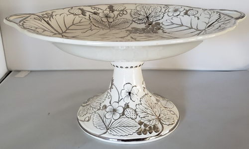 Wedgwood Majolica Compote Platinum Embossed Strawberries Grapes Leaves And Trim - 第 2/17 張圖片