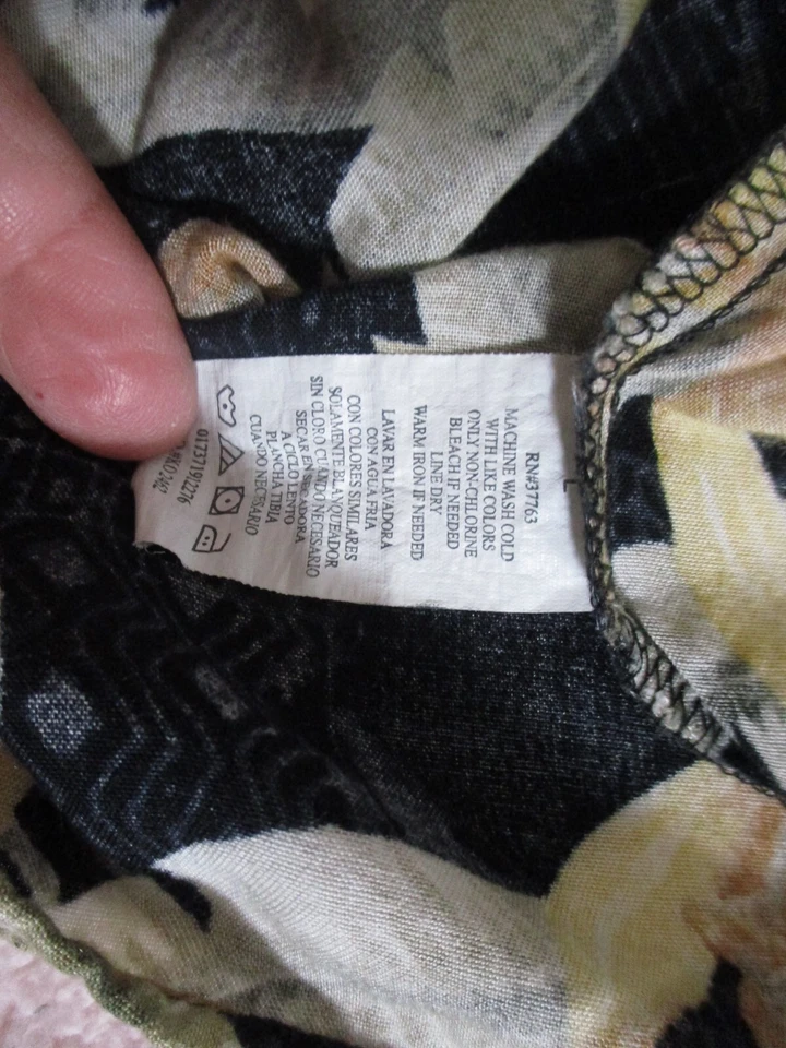 Camisa para hombre Natural Issue seda con botones talla L negra floral Foto 4 de 4