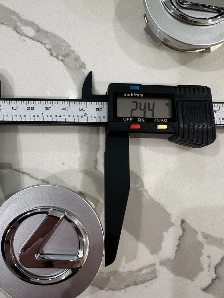 (4X) LEXUS Silver & Chrome Badge Logo 62MM Wheel Center Caps Hub 42603-30590 Foto 3 de 3