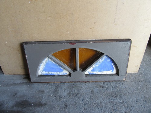 ~ ANTIQUE FANLIGHT STAINED GLASS TRANSOM WINDOW 1 OF 2 ~ 32 X 14 ~ SALVAGE - Picture 4 of 6