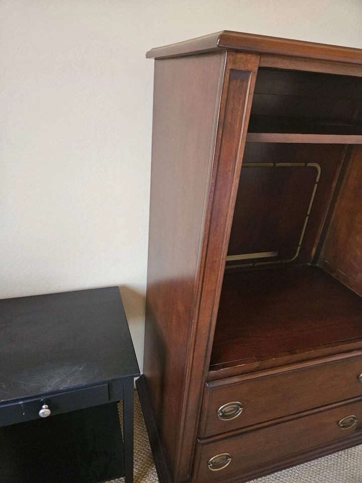 BROYHILL Bedroom Set $1,250 OBO - Image 3 of 4